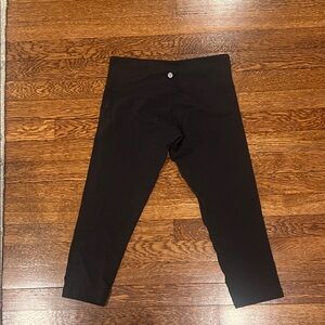 Woman's Cropped lululemon Black Leggings